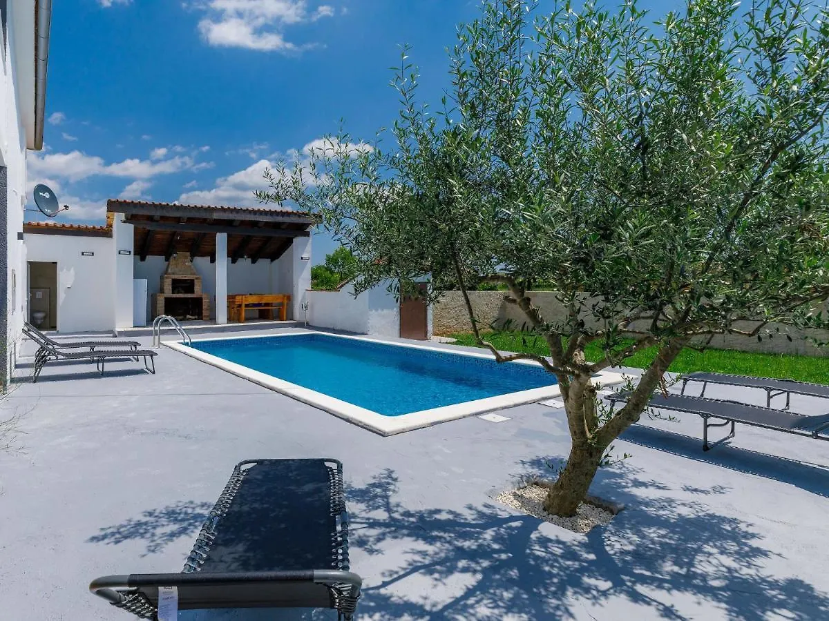 Holiday Home Mia By Interhome Svetvinčenat