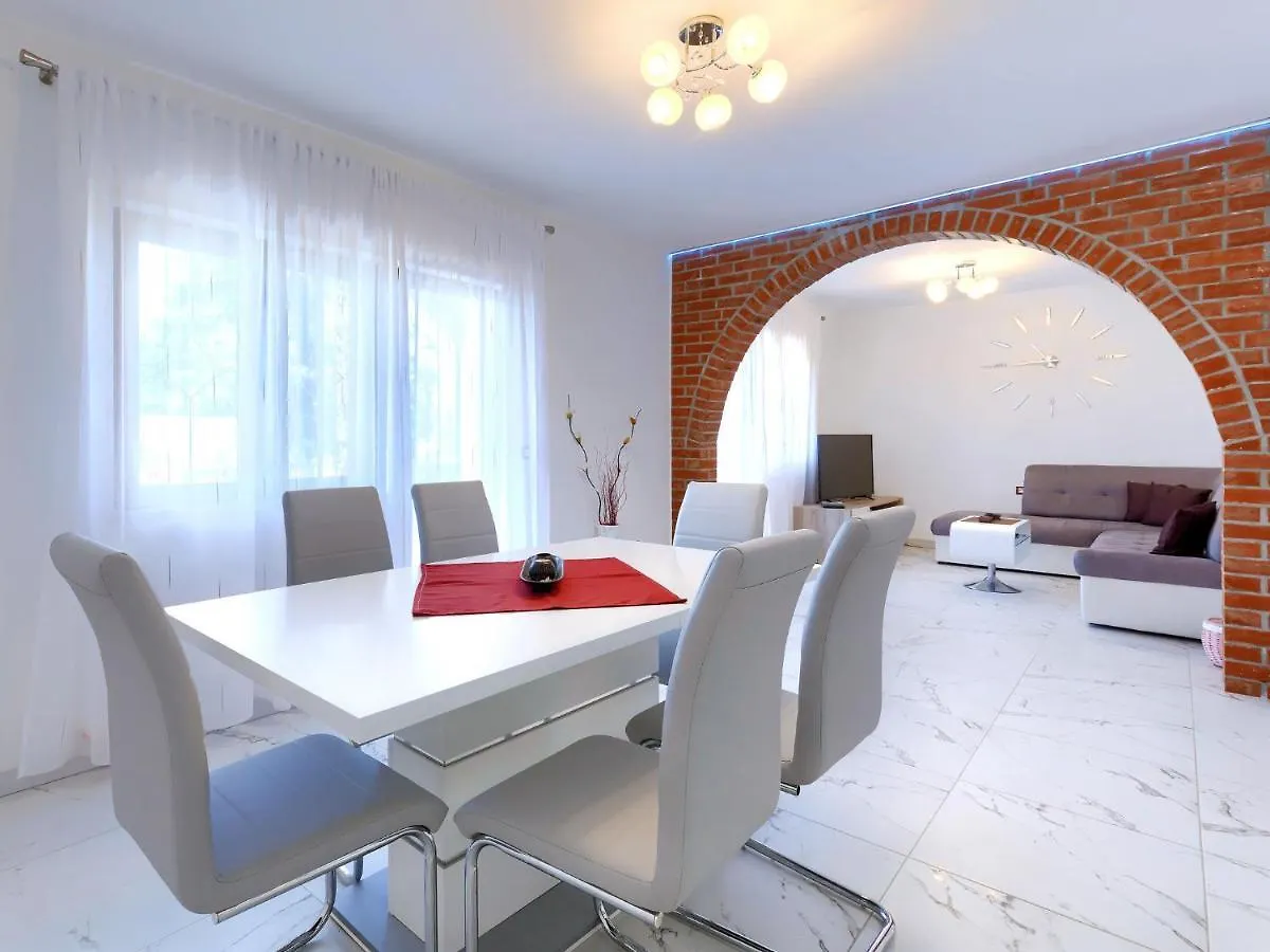 Holiday Home Mia By Interhome Svetvinčenat